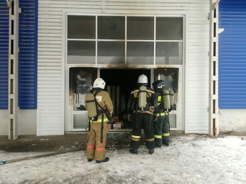 В Пензе произошел пожар на торговой базе