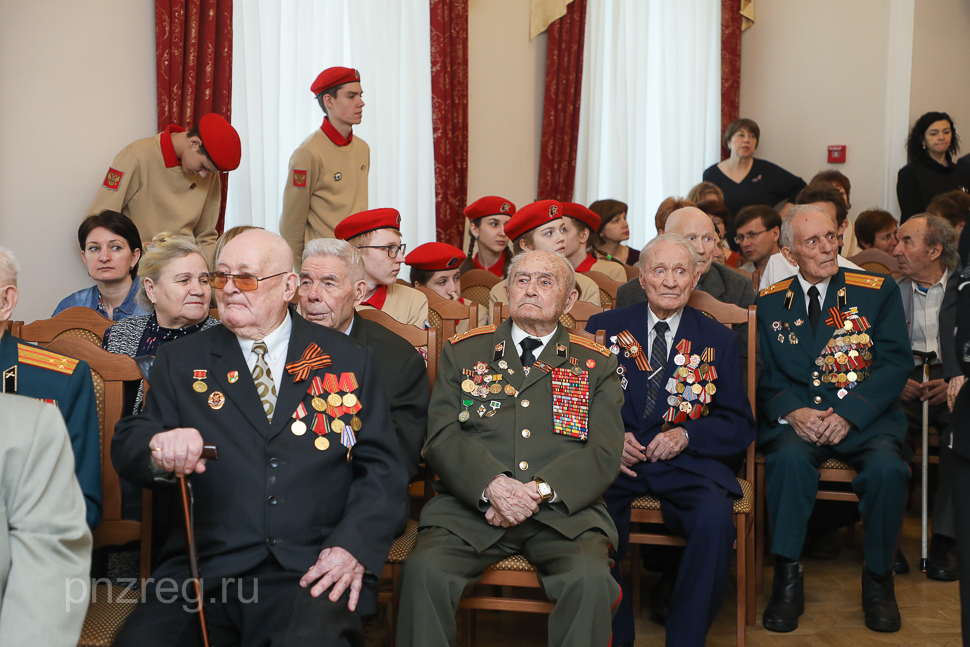 Пензенские ветераны получили медали к 75-летию Победы