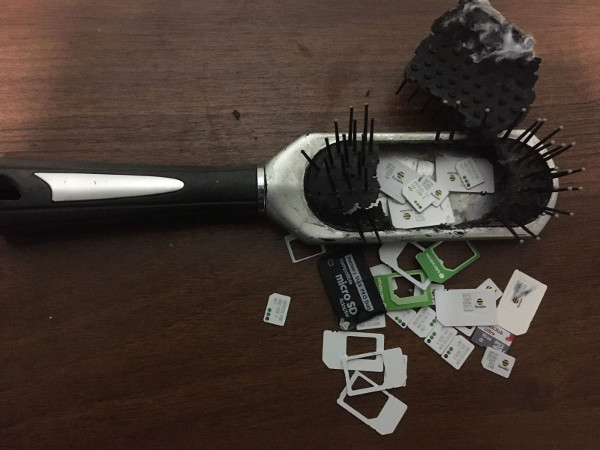 Жительница Пензы передала в колонию расческу с сюрпризом