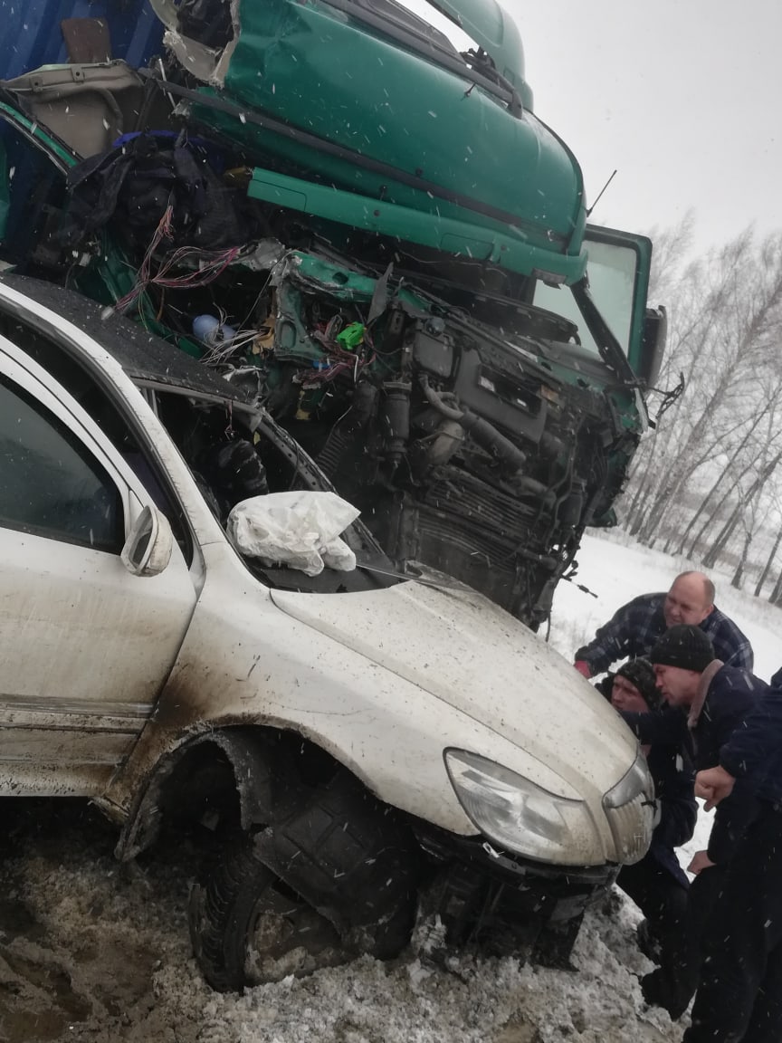 Стало известно, кто пострадал в ДТП с тремя грузовиками на трассе в Пензенской области