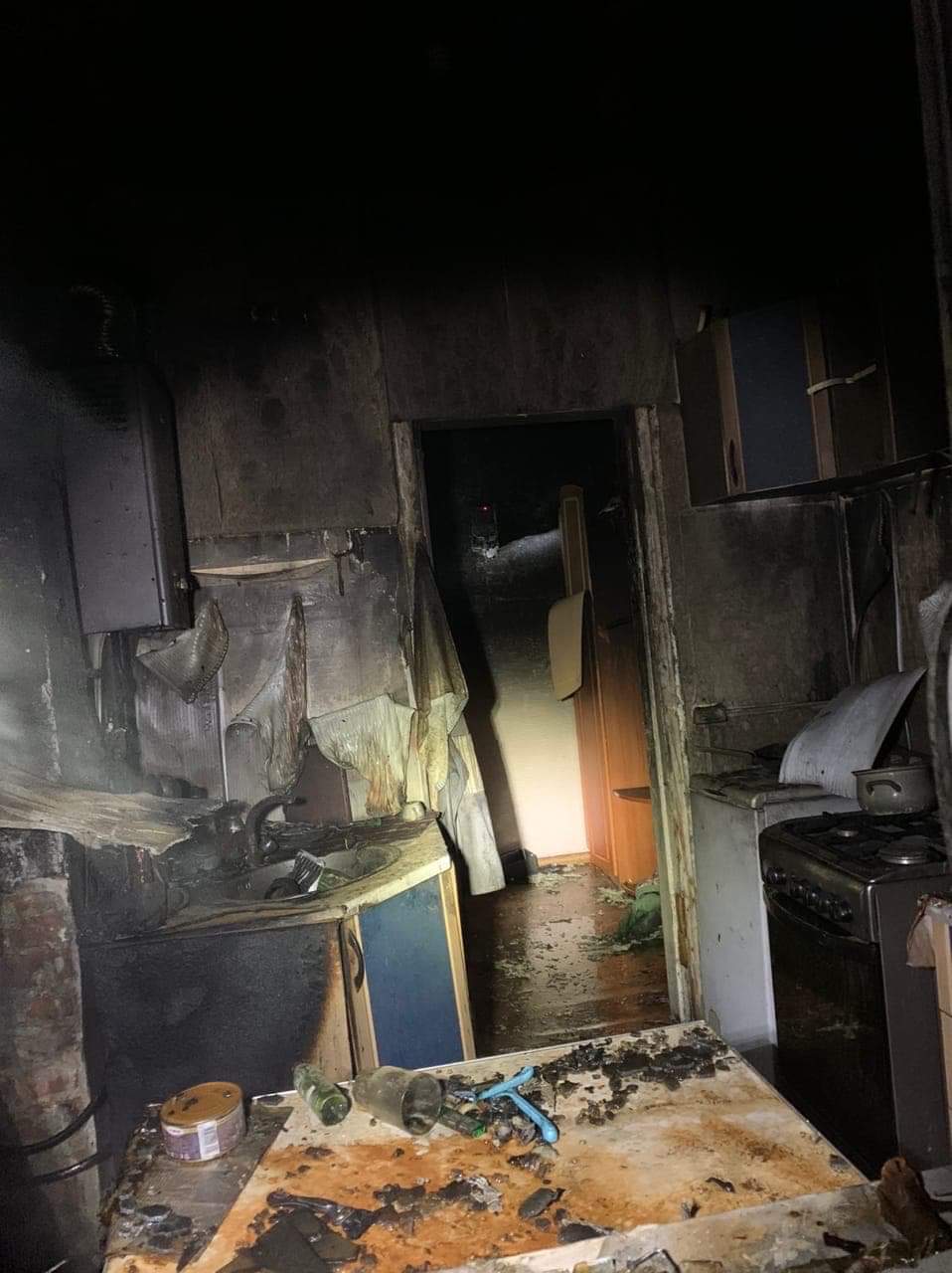 Из горящей квартиры в Кузнецке спасли двоих человек