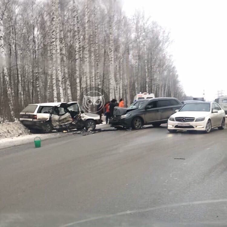 ДТП у Новозападного кладбища в Пензе: иномарка превратилась в груду металла