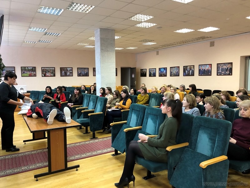 В Пензе сотрудники мэрии научились оказывать первую помощь