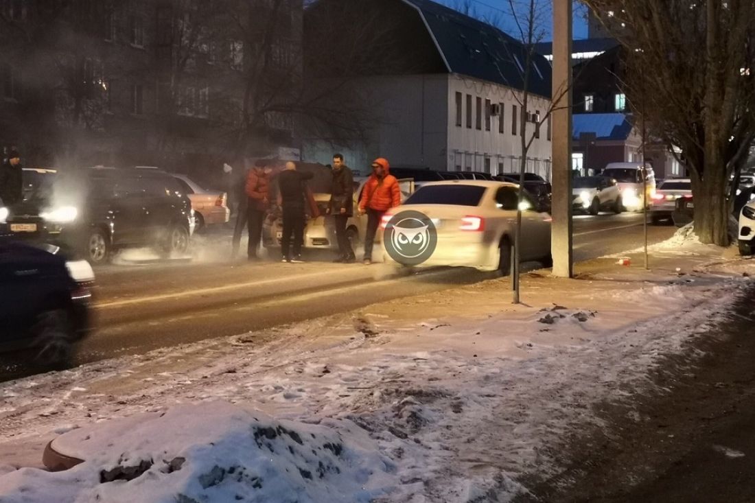 В центре Пензы загорелась иномарка
