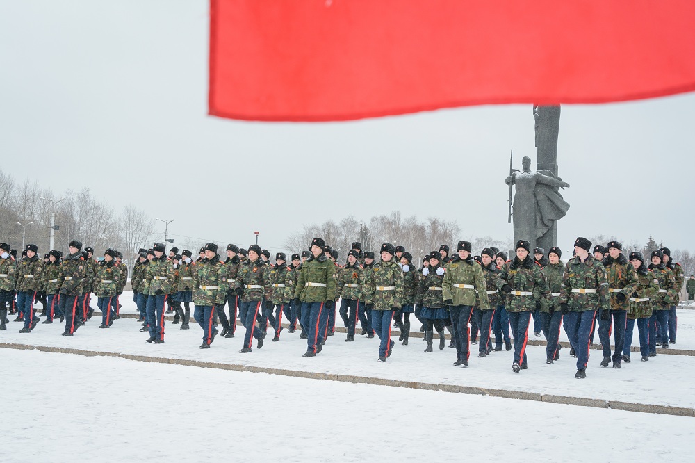 Монумент Победы стал центром торжеств по случаю 23 февраля