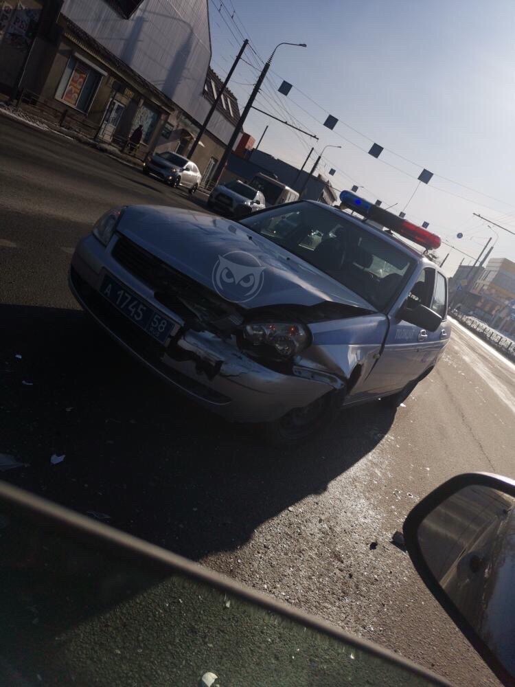 В Пензе на Терновского в ДТП попал полицейский автомобиль