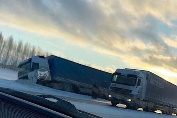 Затор на М5: две фуры попали в ДТП