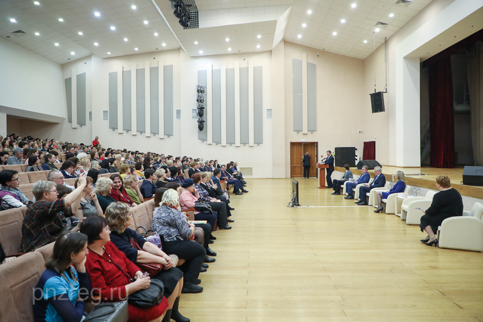 Лучшим классным руководителям обещали автомобиль в подарок