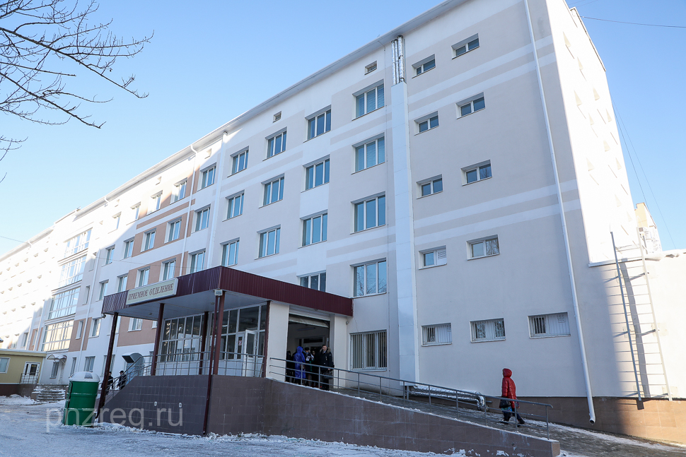 Губернатор Пензенской области проверил ход ремонта в больнице имени Филатова