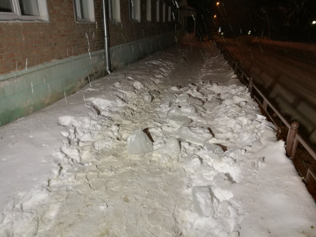 В Пензе наказали виновника трагедии на Попова: ледяная глыба с дома едва не убила женщину