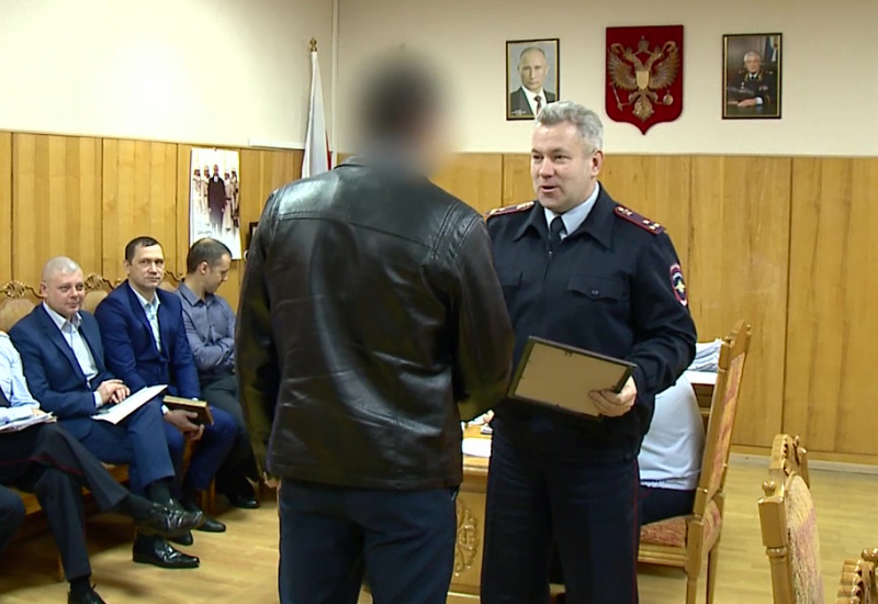 Полицейские наградили жителя Пензы за поимку наркоманов