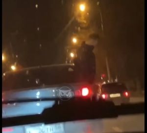 В Пензе пассажир иномарки справил нужду в окно движущегося авто