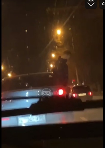 В Пензе пассажир иномарки справил нужду в окно движущегося авто