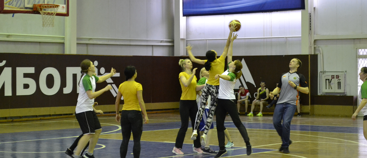 Сотрудники группы компаний «Дионис» сразились в баскетбол