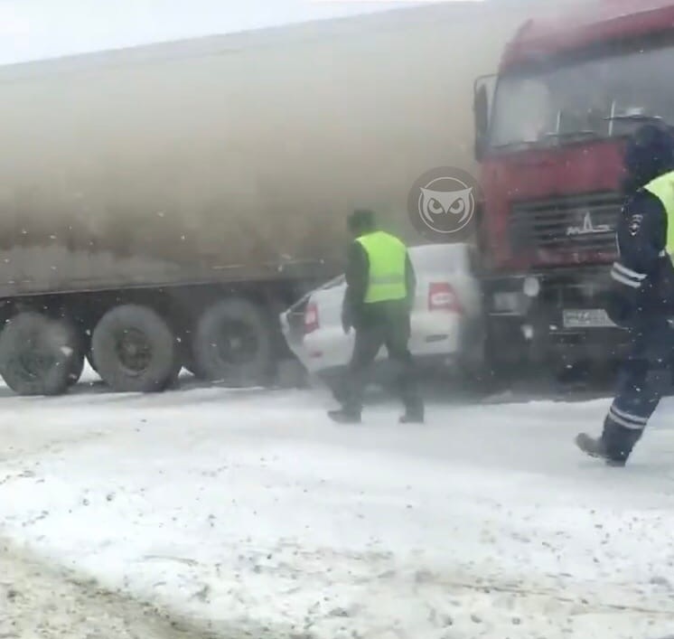 В Пензенской области в ДТП с фурой пострадал водитель «приоры»