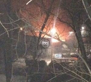 Ночной пожар на складе стройматериалов в Пензе тушили 34 спасателя