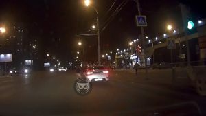 В Пензе таксист сбил двух перебегавших дорогу девушек