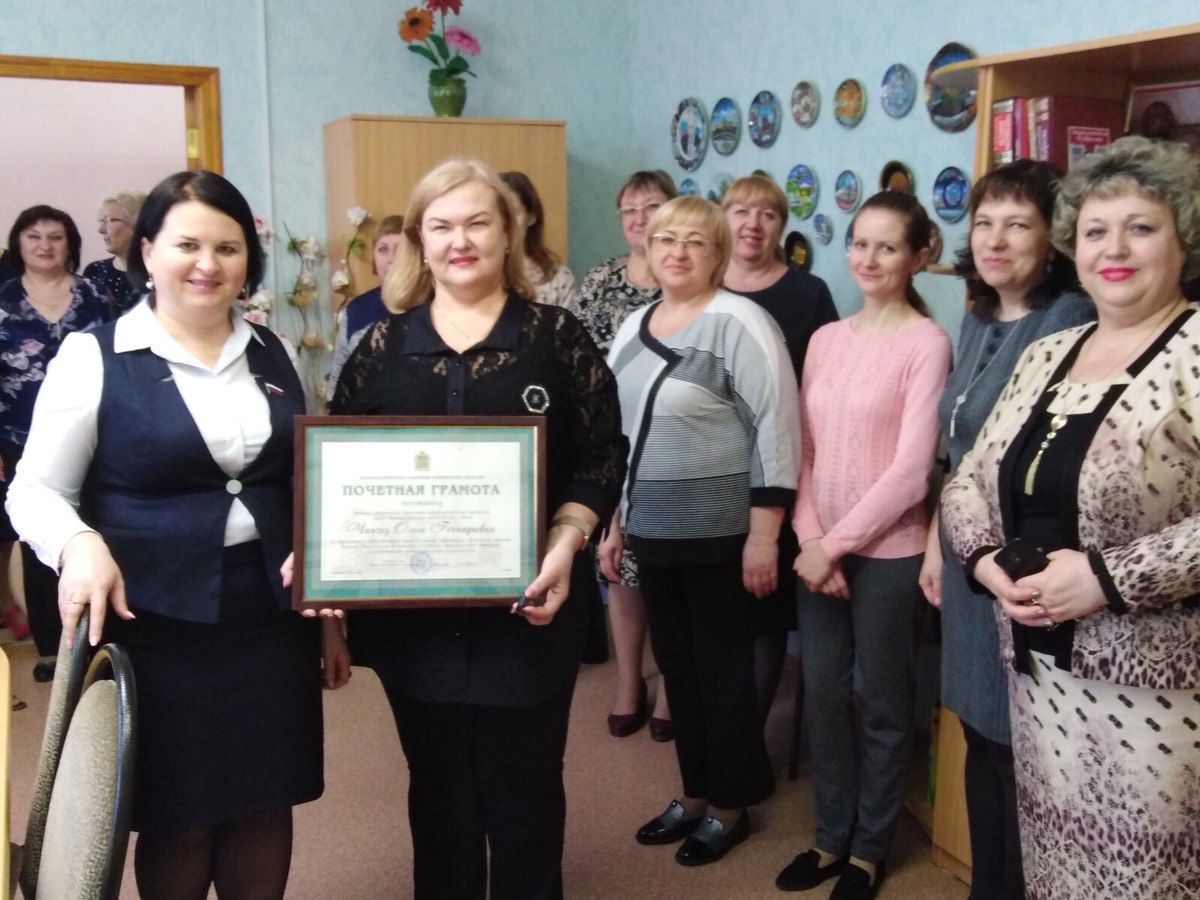 Ольга Чистякова поздравила педагогические коллективы своего округа с 8 марта