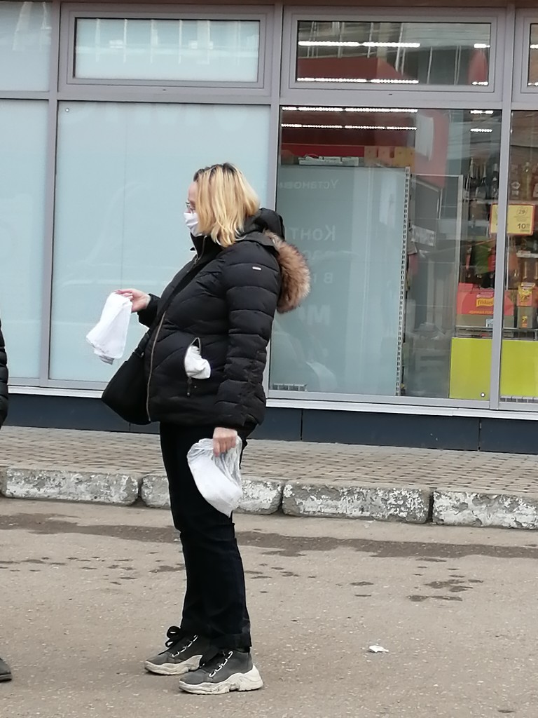 Пензенцы начали продавать медицинские маски с рук