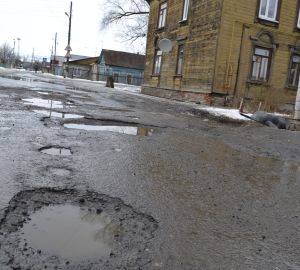 Губернатор раскритиковал работу муниципалитетов, опоздавших с документацией на ремонт дорог