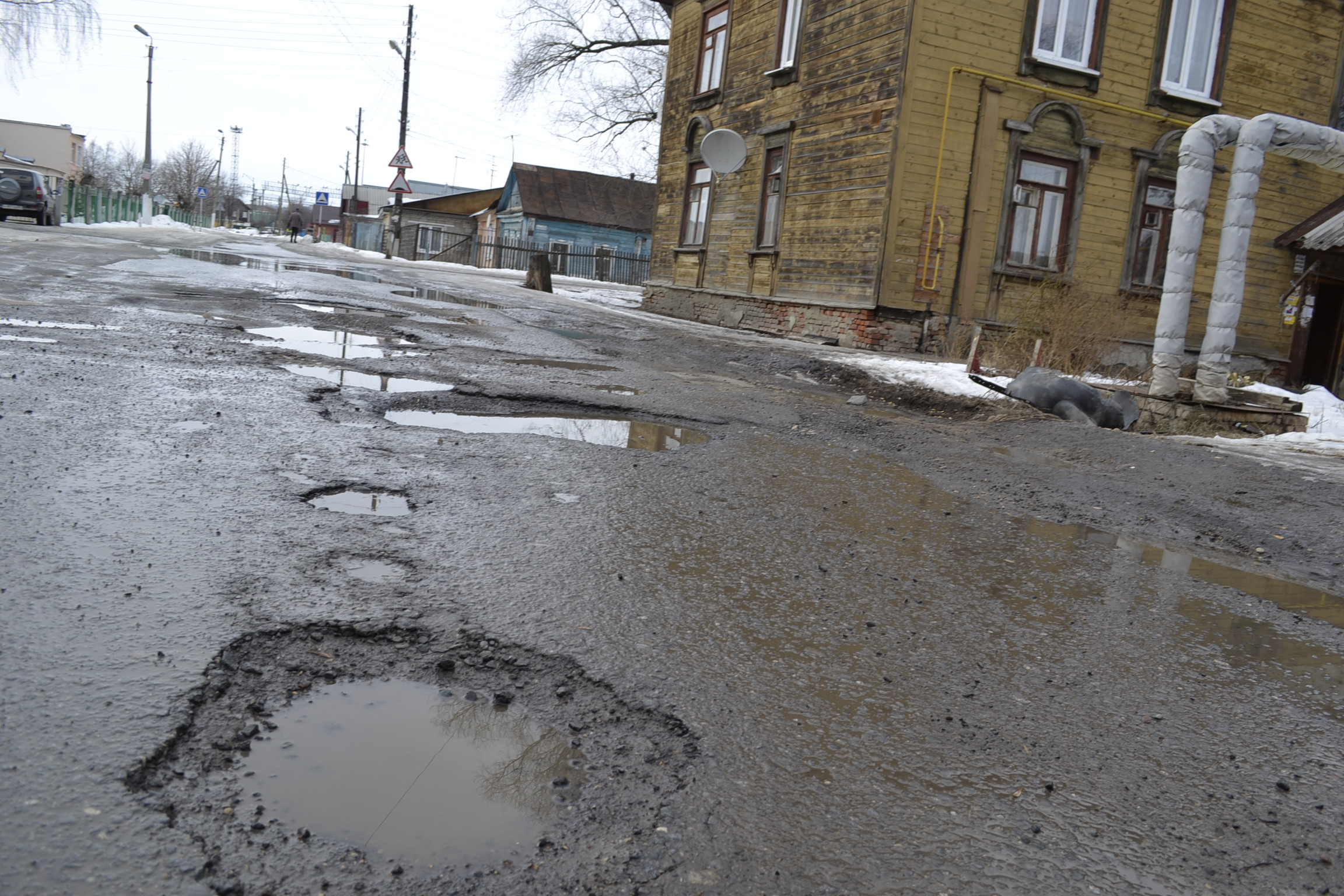 Губернатор раскритиковал работу муниципалитетов, опоздавших с документацией на ремонт дорог