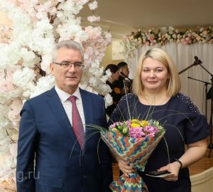 Губернатор Пензенской области вручил первые удостоверения «Многодетная семья»