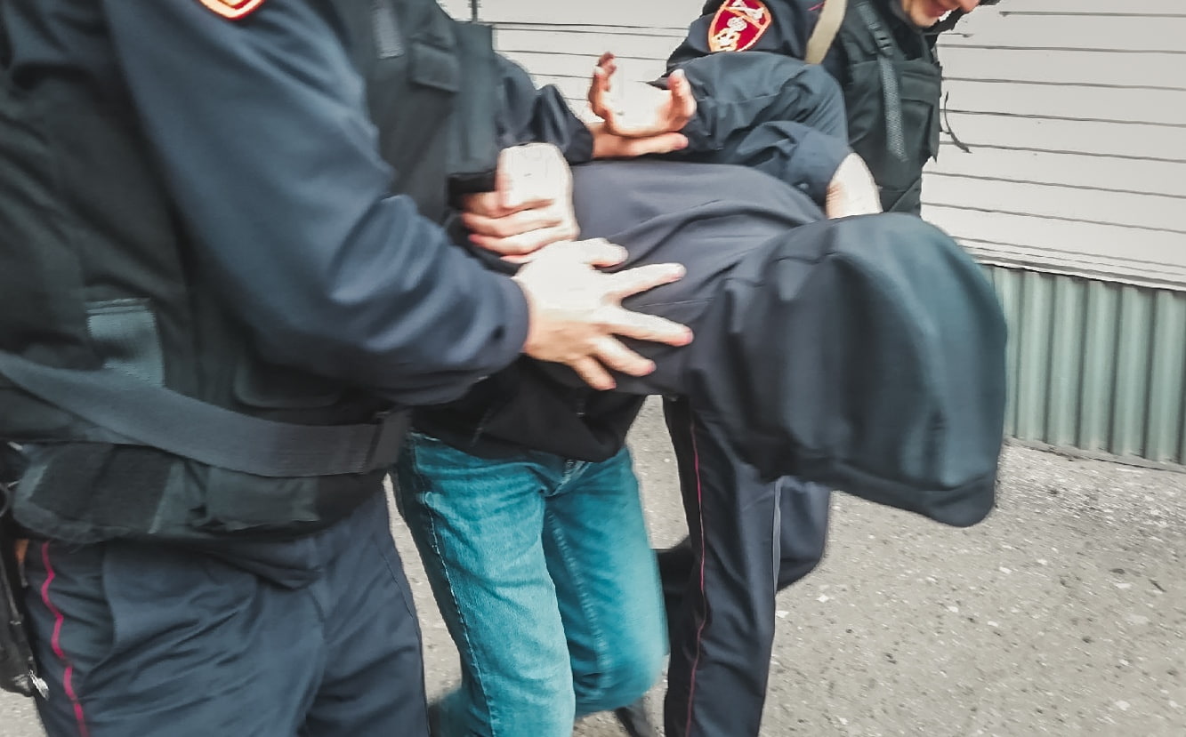 Жителя Пензы задержали за ограбление таксиста и нападение на женщину