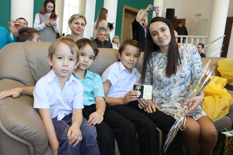 В Пензенской области к 8 Марта многодетных матерей наградят медалями