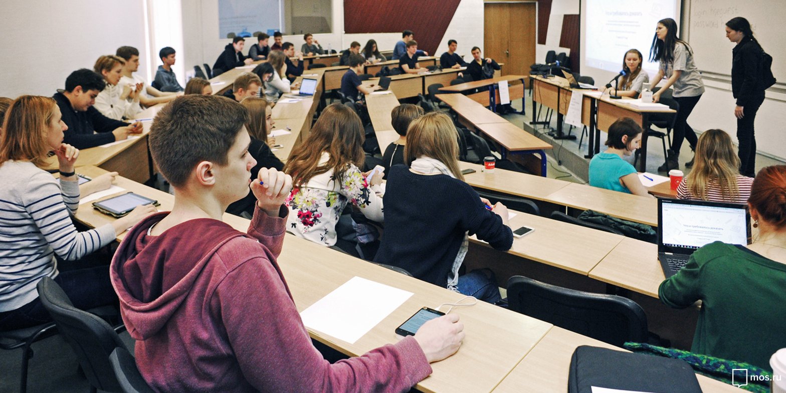 Студентов колледжей отправили на дистанционное обучение