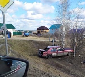 ДПТ в Бессоновке: легковушка вылетела с дороги
