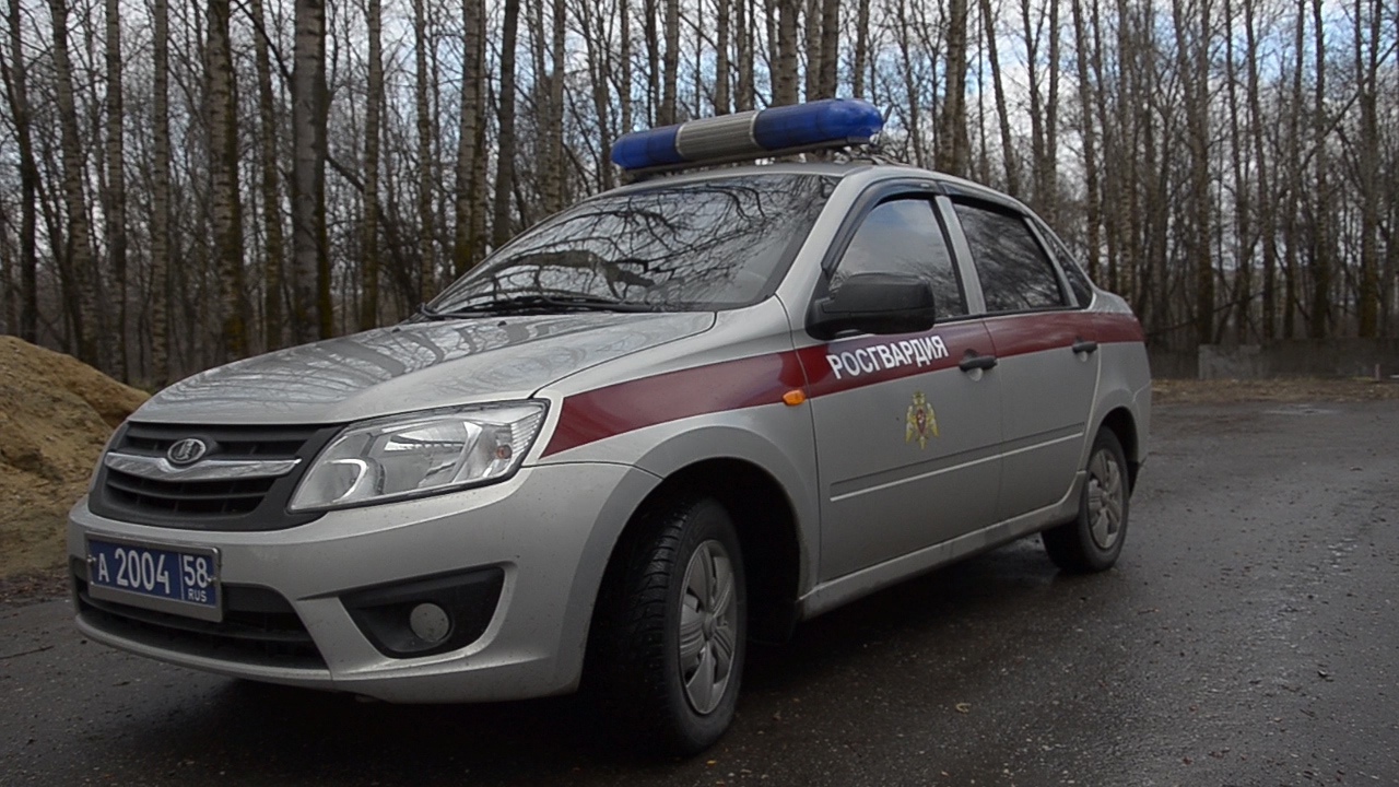 В Кузнецке правоохранители задержали «вихляющий» по дороге автомобиль