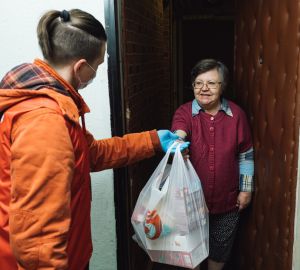 В Кузнецке набирают волонтеров для доставки пожилым людям еды и лекарств