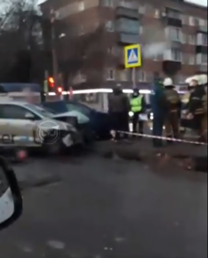 В Пензе в ДТП с такси пострадала молодая девушка