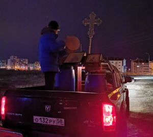 В Пензе прихожане храма совершили автомобильный крестный ход против коронавируса