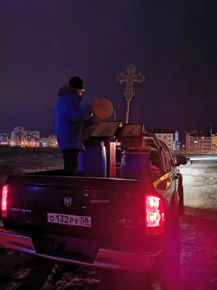 В Пензе прихожане храма совершили автомобильный крестный ход против коронавируса