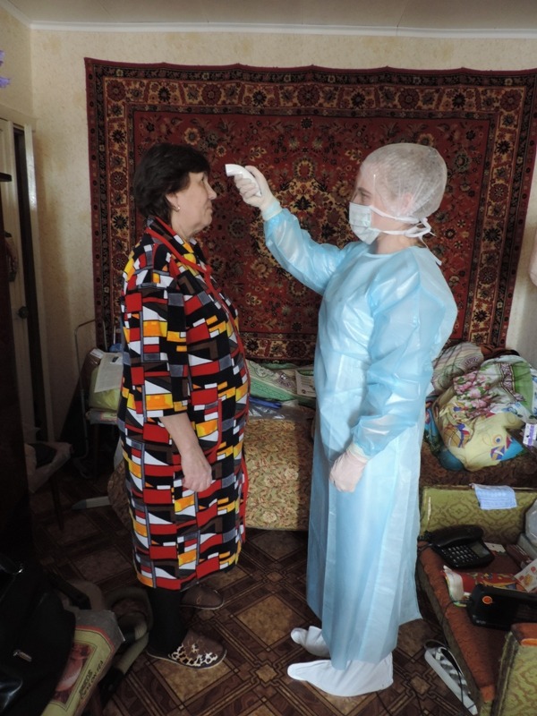 В Пензе сотрудники больницы помогают ветеранам железнодорожного транспорта