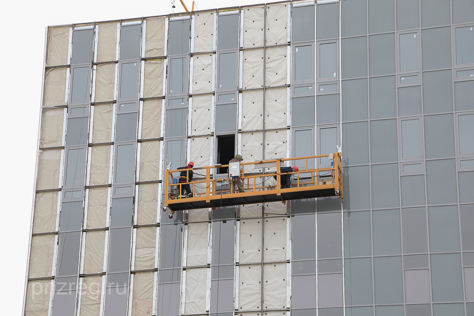 Пензенский губернатор распорядился обеспечить строителей цирка масками