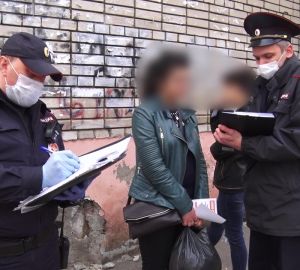 В Пензе две девушки пытались сбежать из закрытого на карантин дома через балкон