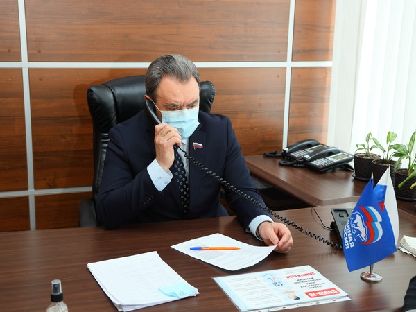 Валерий Лидин присоединился к волонтерам и провел онлайн-прием граждан