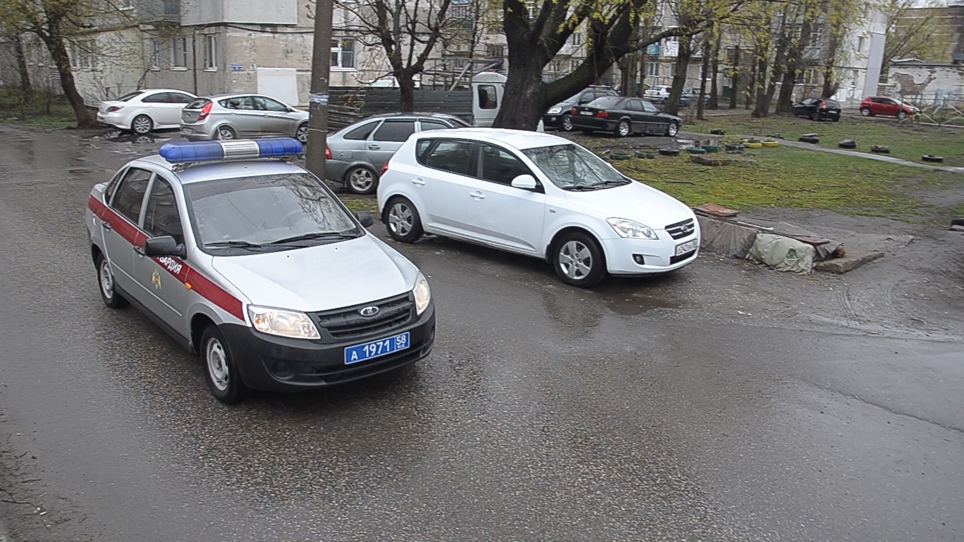 В Пензе водитель-лихач избил незнакомца железной трубой за замечание
