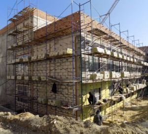 Строители завершили возведение коробки школы в Арбеково