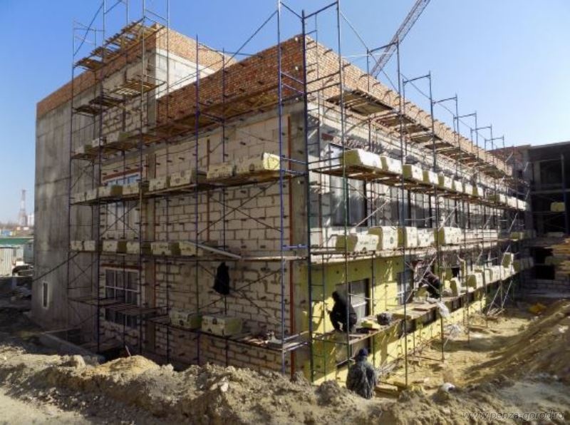 Строители завершили возведение коробки школы в Арбеково