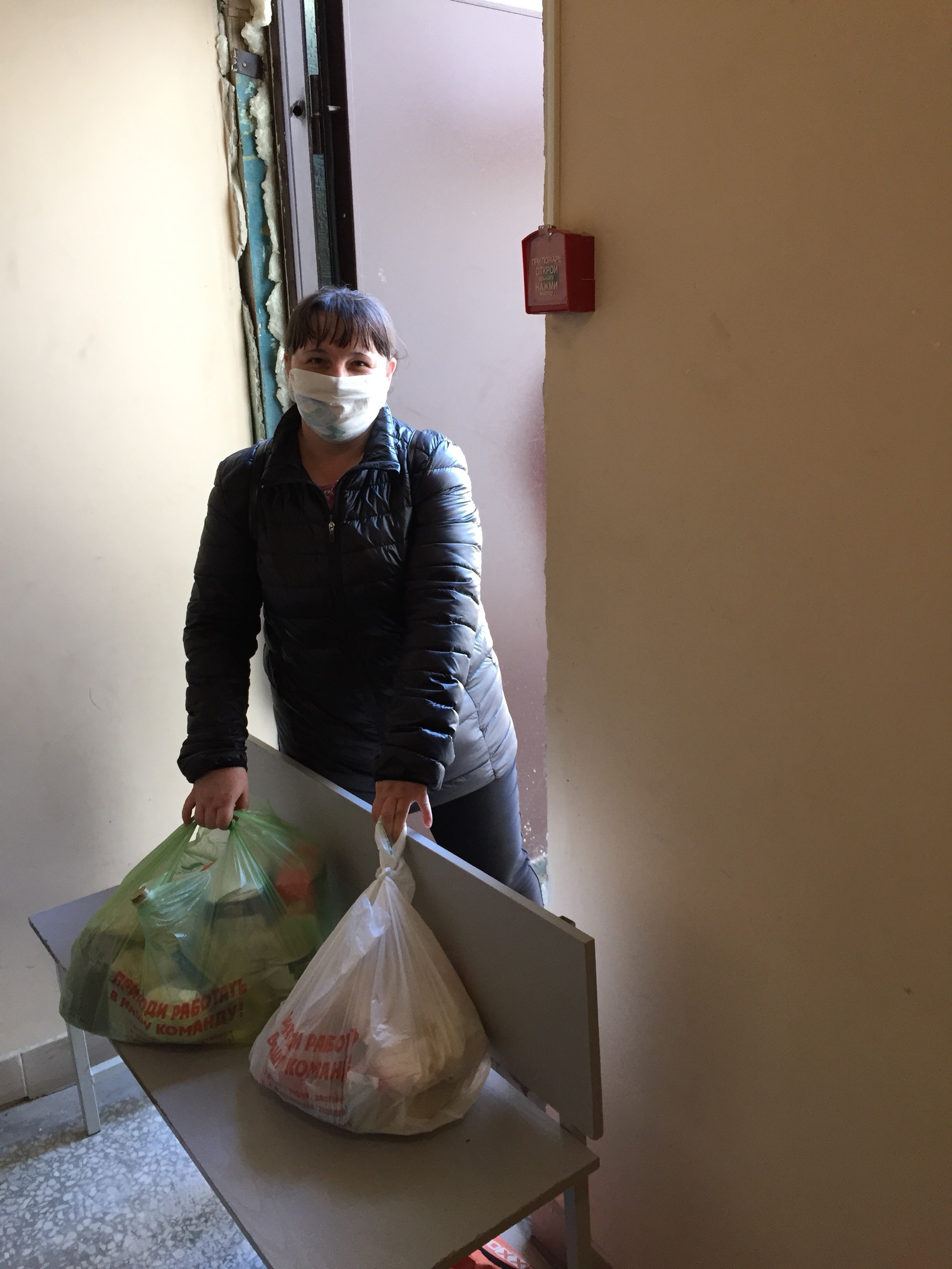 Ольга Чистякова вручила 35 продуктовых наборов нуждающимся семьям