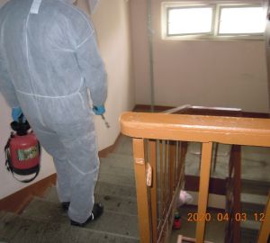 Управляющая компания «Надежда-6» продолжает санобработку подъездов