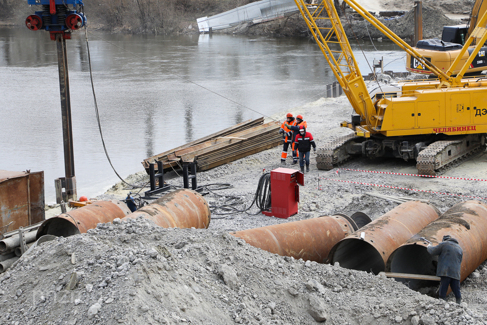Строительство Бакунинского моста идет с опережением