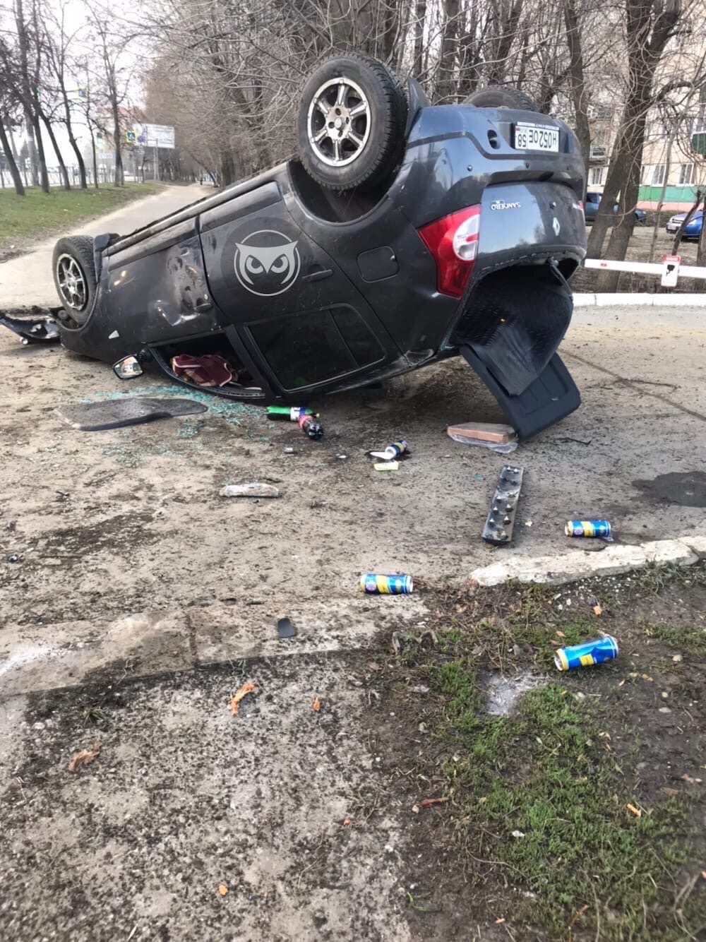 Жесткая авария в Пензе: на проспекте Победы перевернулась легковушка