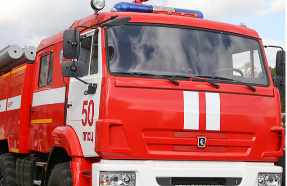 Пожар в Пензе: в огне пострадали два гаража и мотоциклы