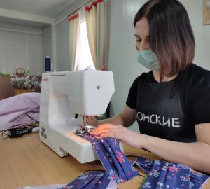В Пензе православные добровольцы шьют медицинские маски