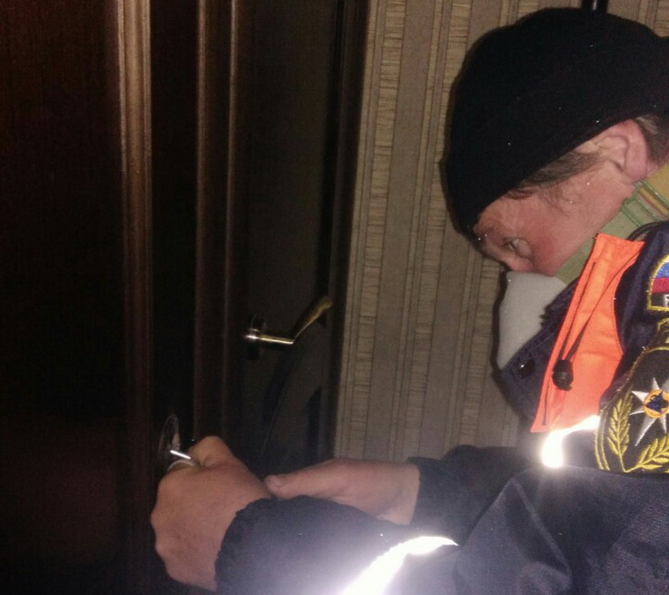 В Пензе спасатели вызволяли женщину из санузла