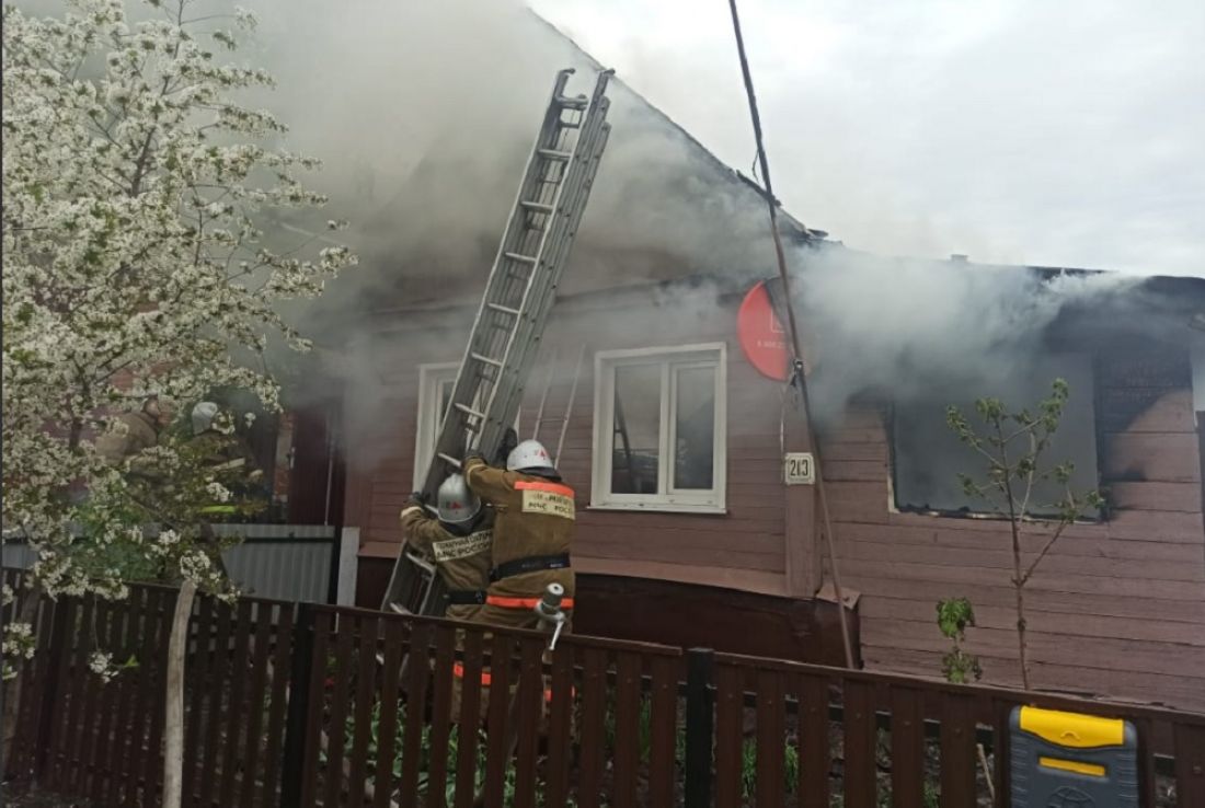 В Пензенской области пожар в доме тушили 10 человек